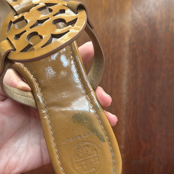 Tory Burch Miller Patent Thong Sandal Brown - Picture 8 of 8